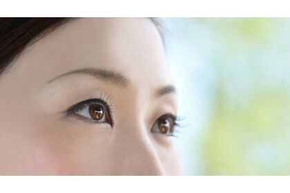 女性の瞳2