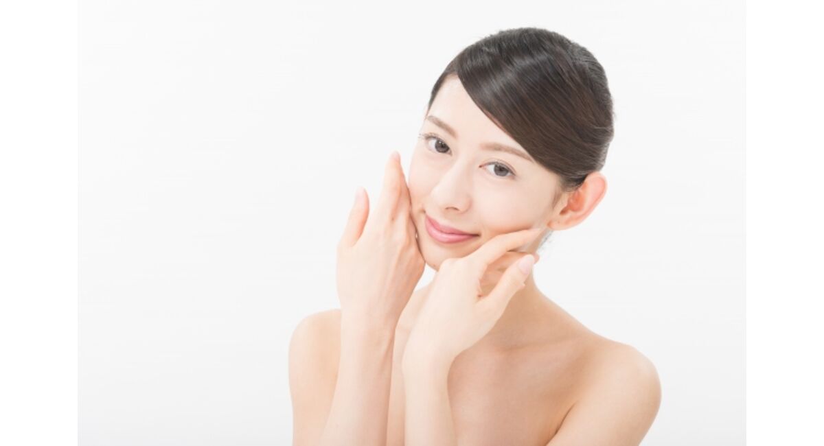 ポーズをとる女性2