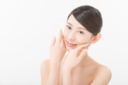 ポーズをとる女性2