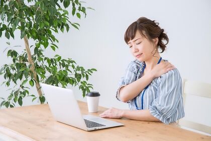 肩こりの女性4