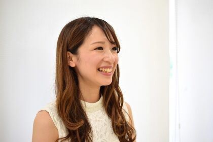 微笑む女性3